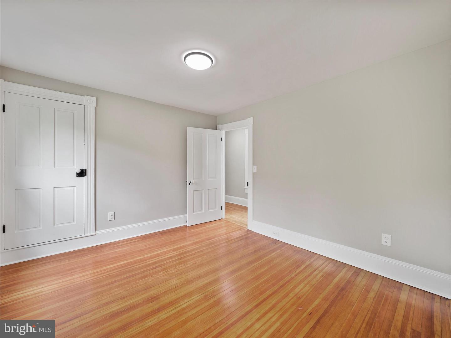 172 W Main St
