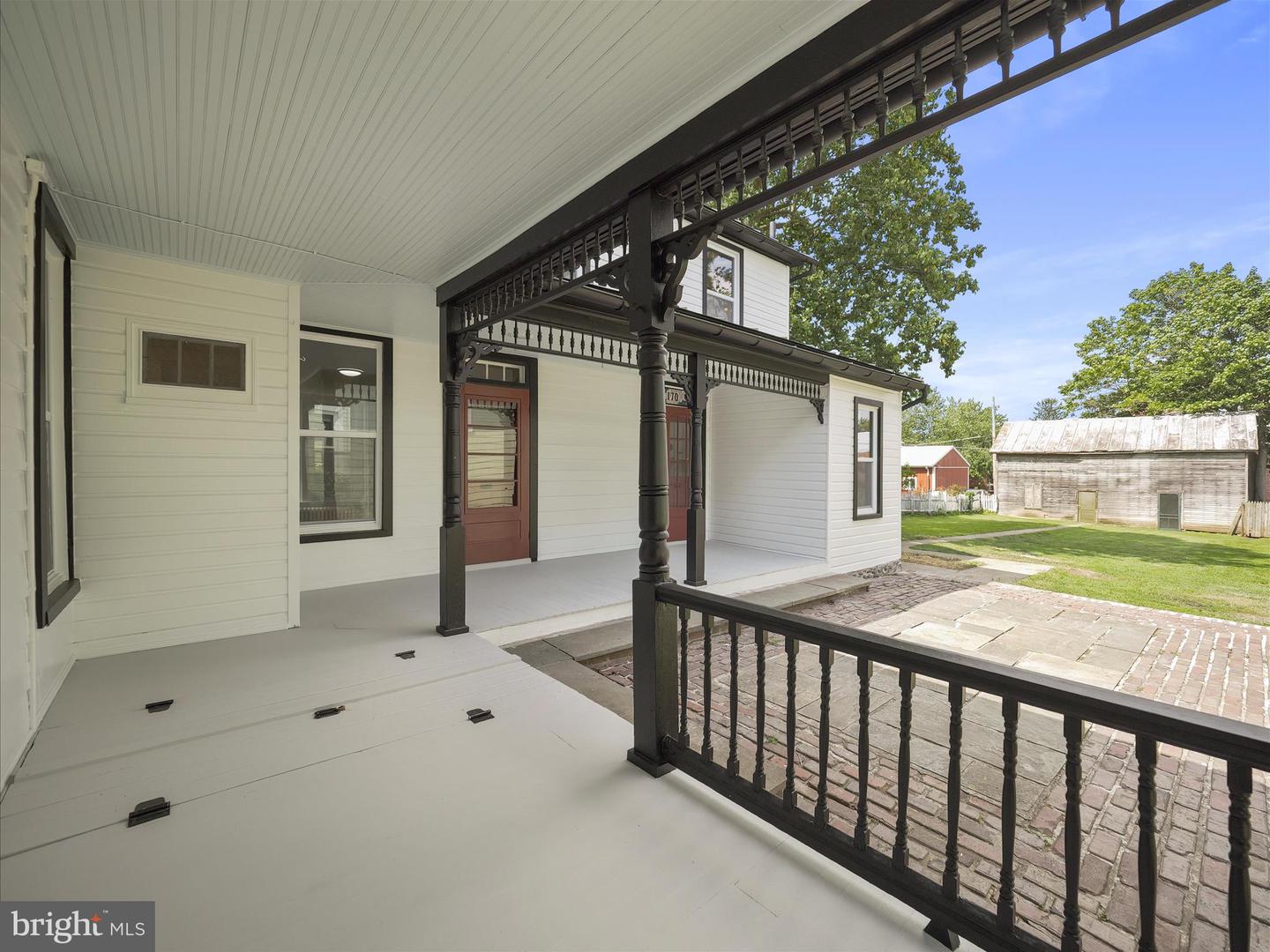 172 W Main St