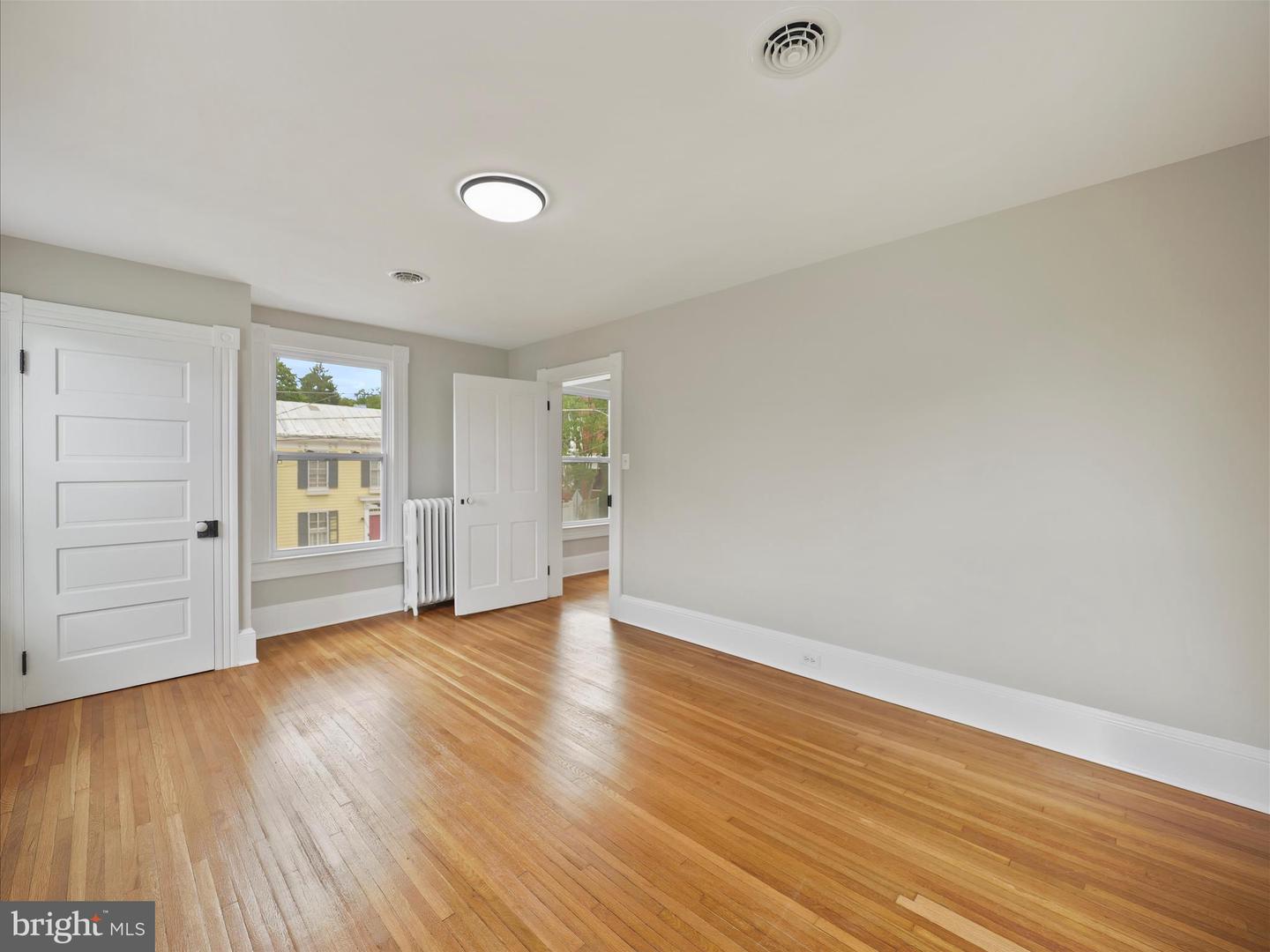 172 W Main St