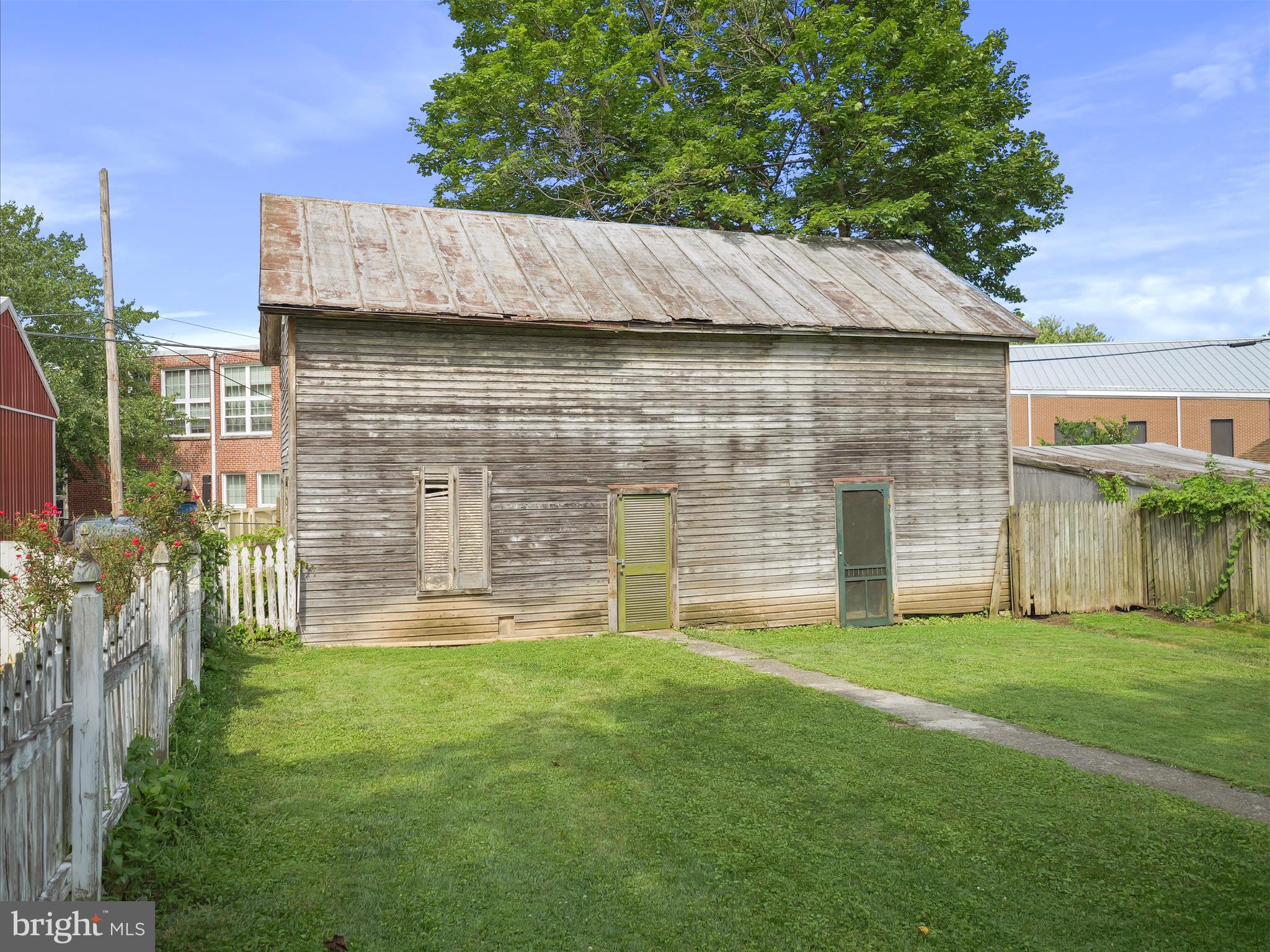 172 W Main St