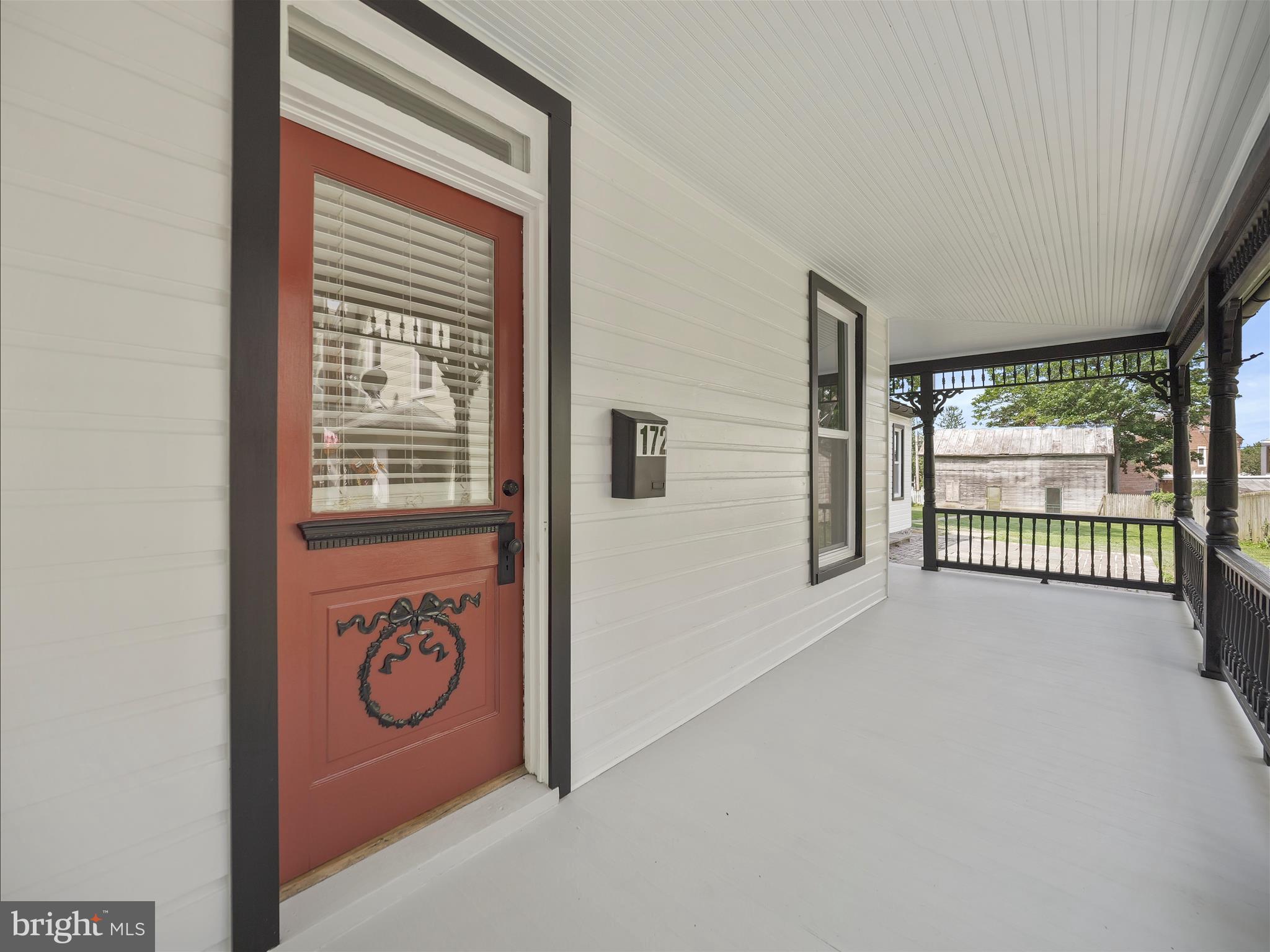 172 W Main St