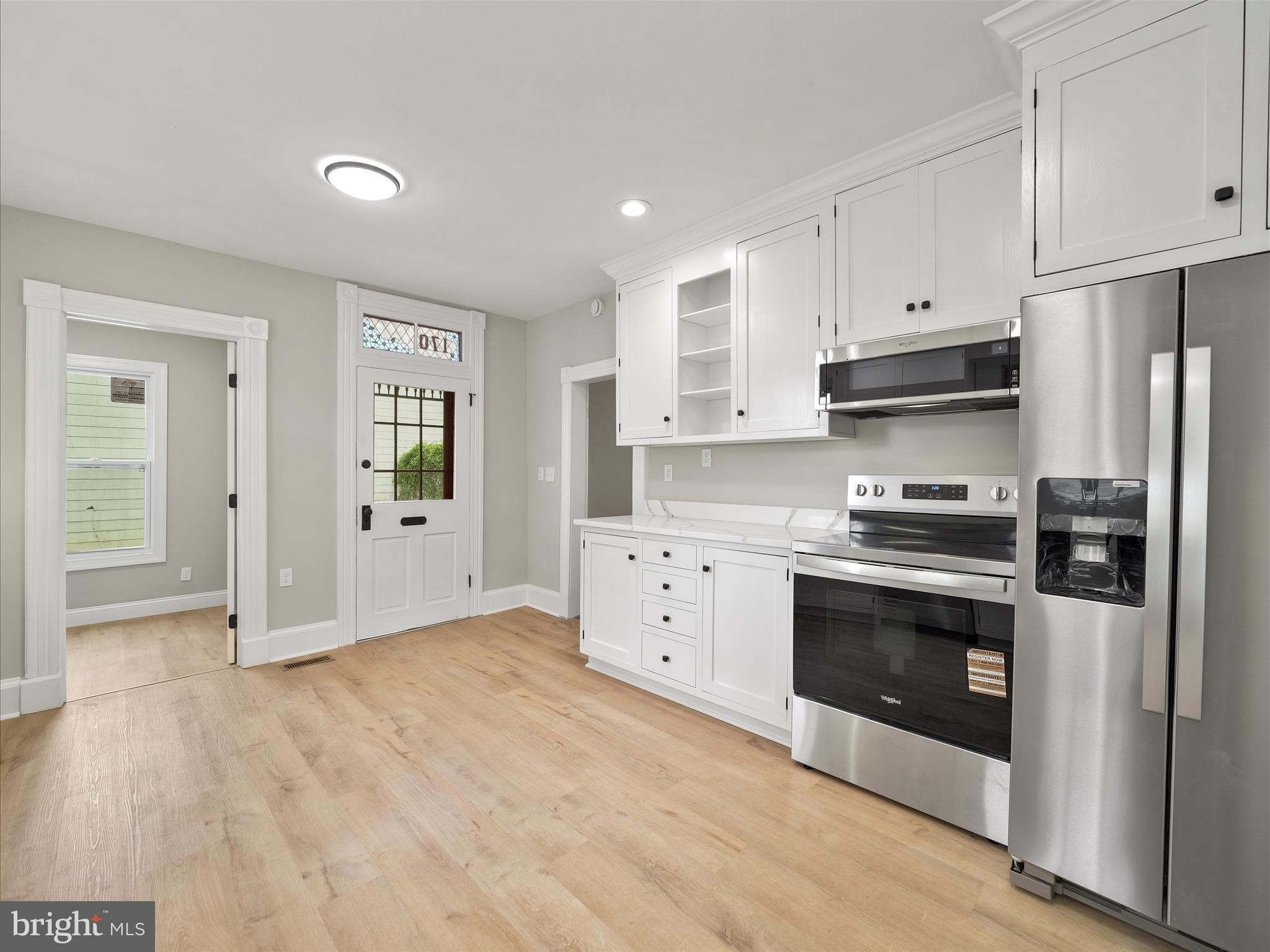 172 W Main St