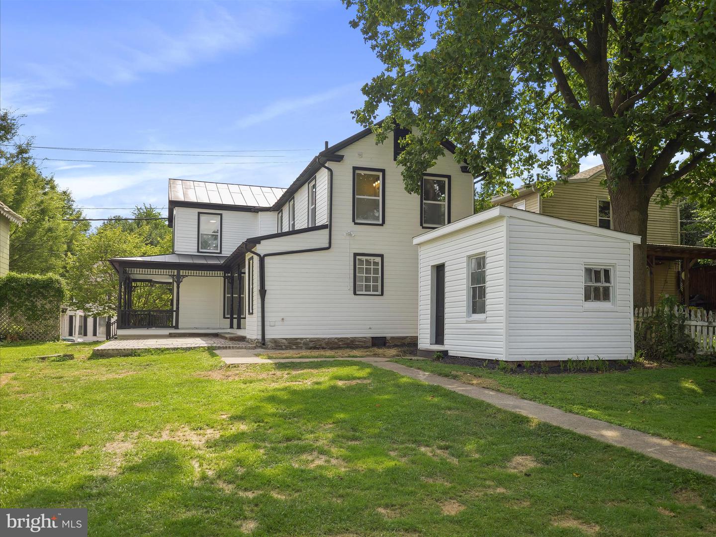172 W Main St