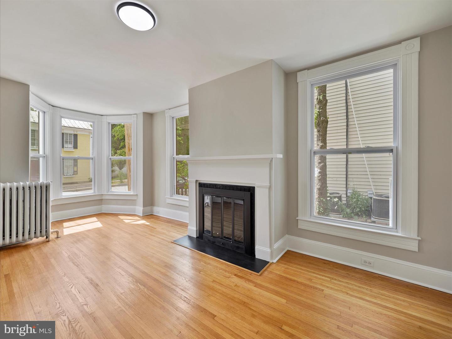 172 W Main St