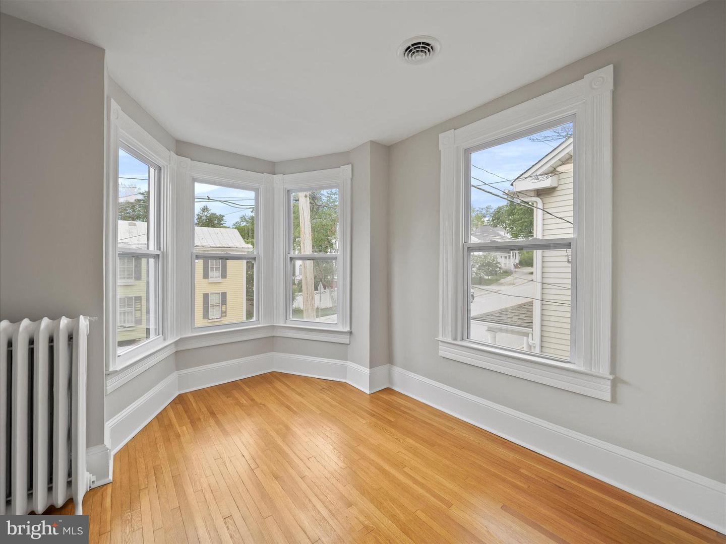 172 W Main St