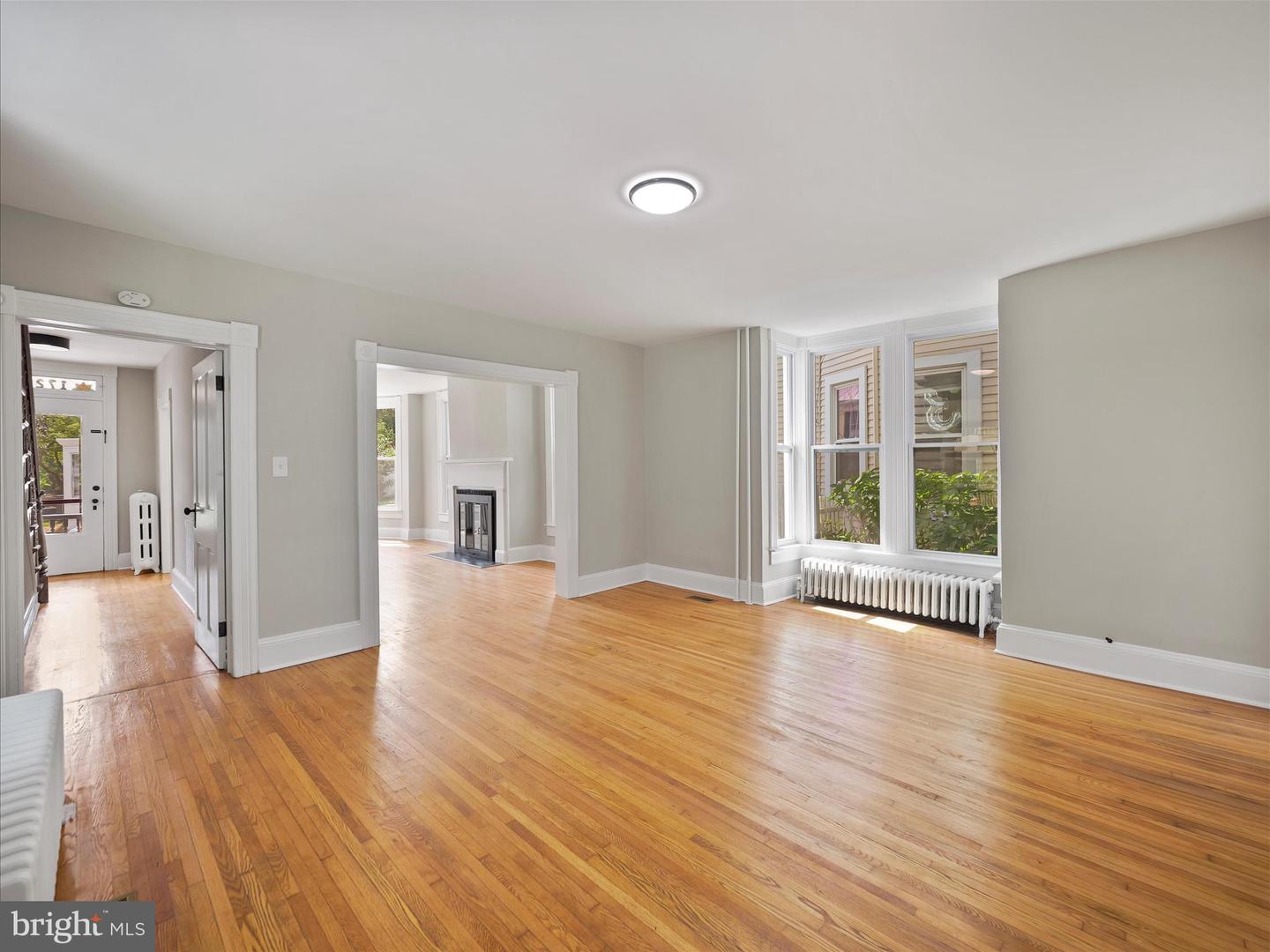 172 W Main St
