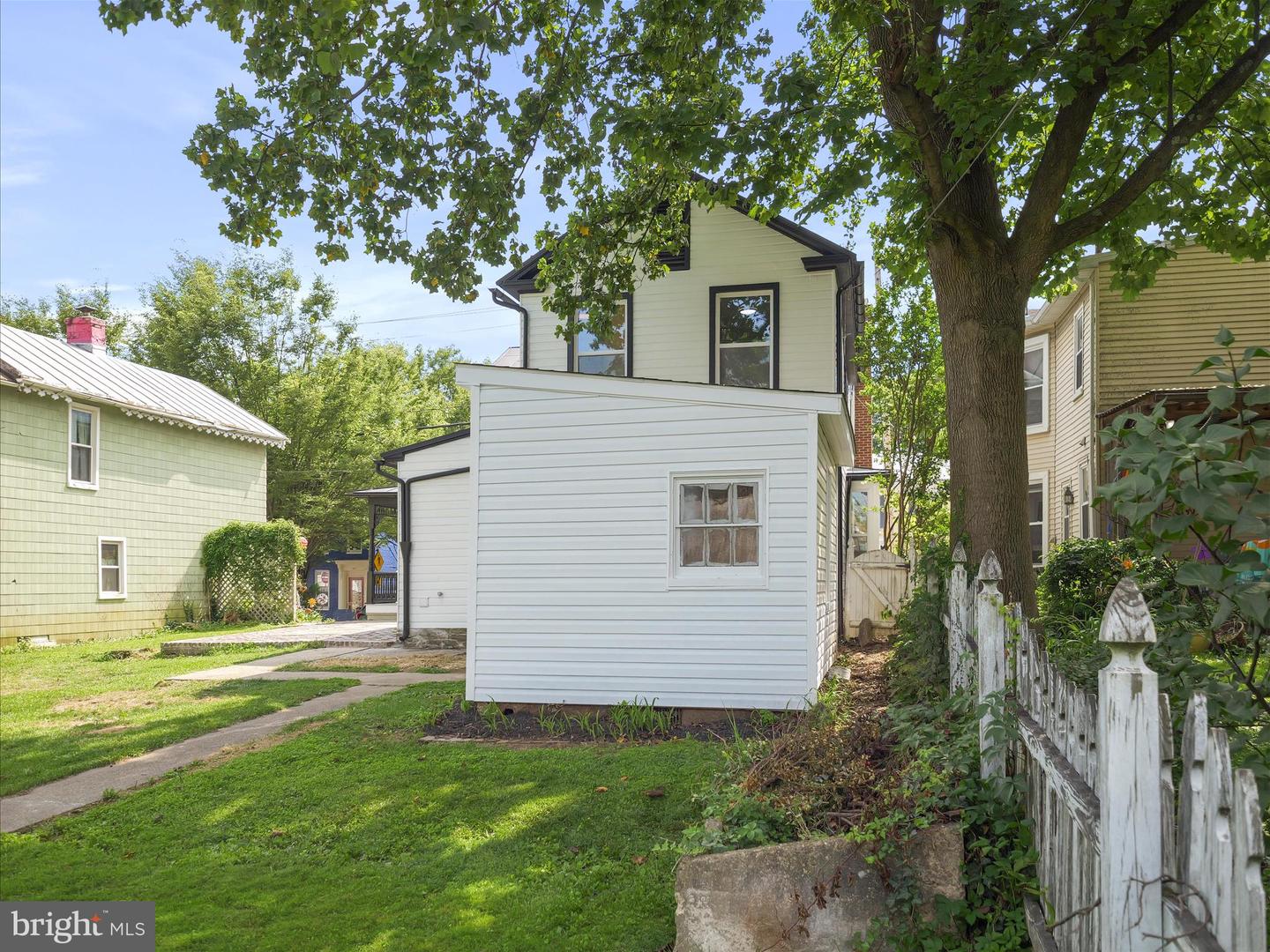172 W Main St