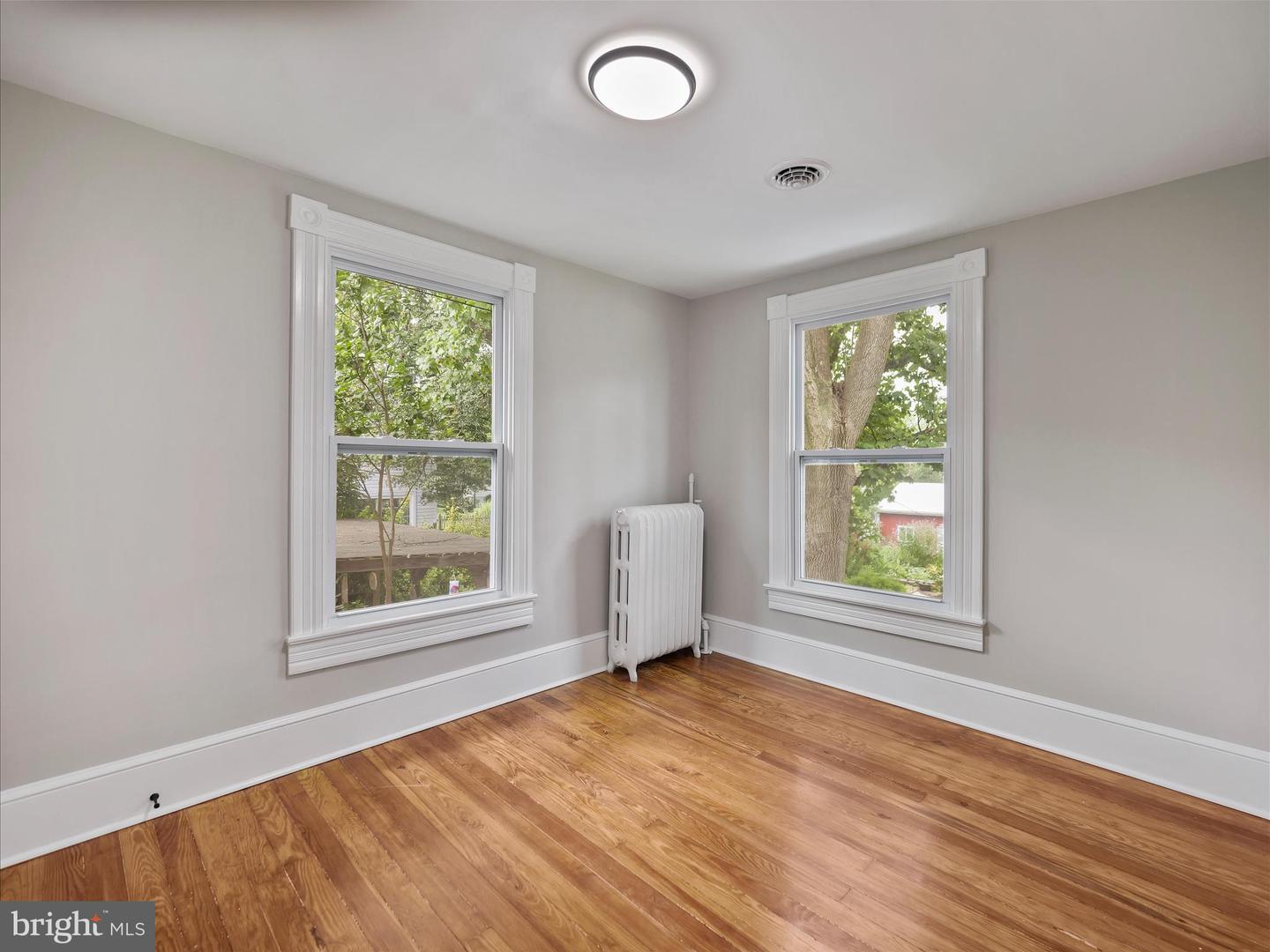 172 W Main St