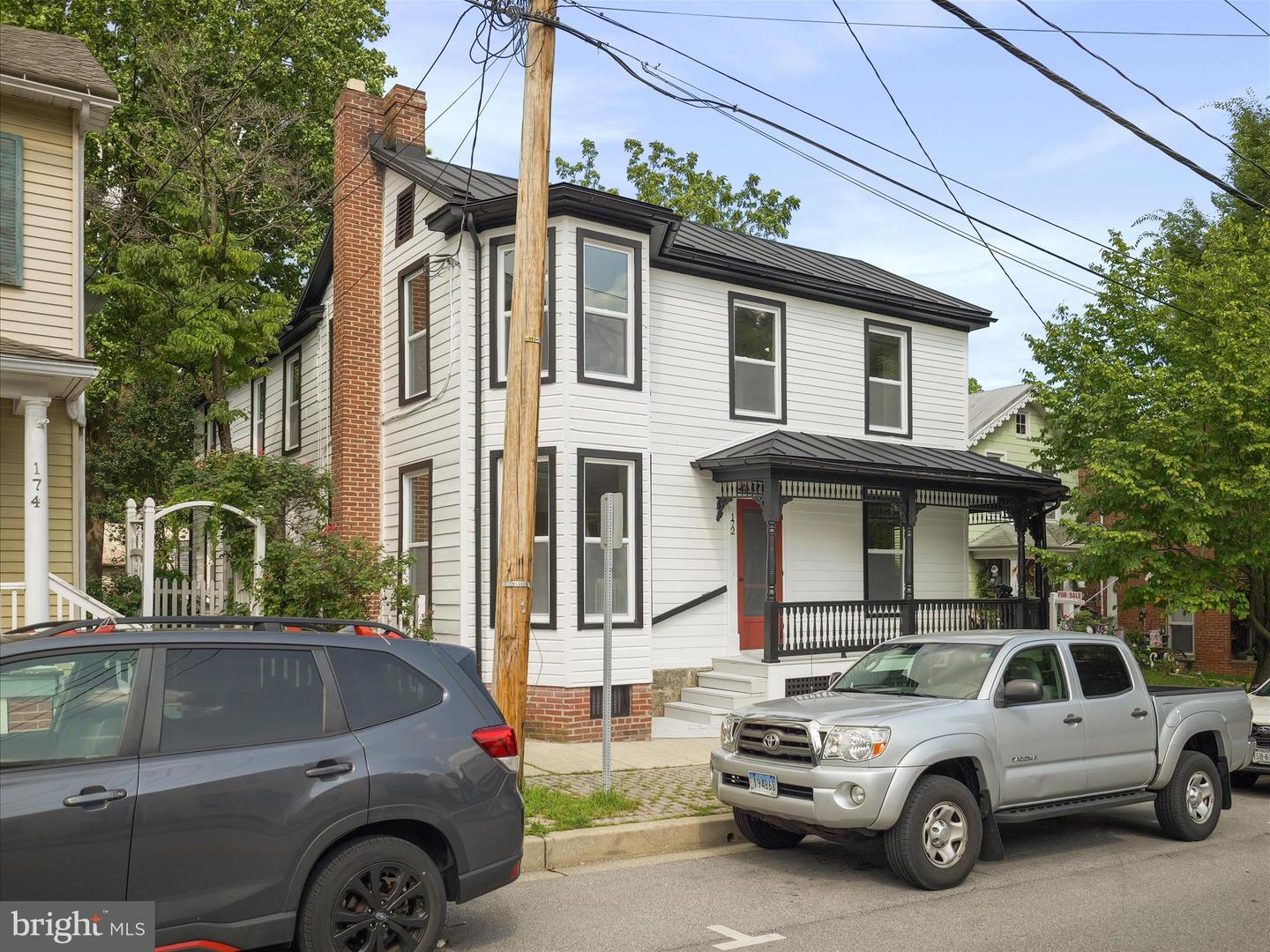 172 W Main St