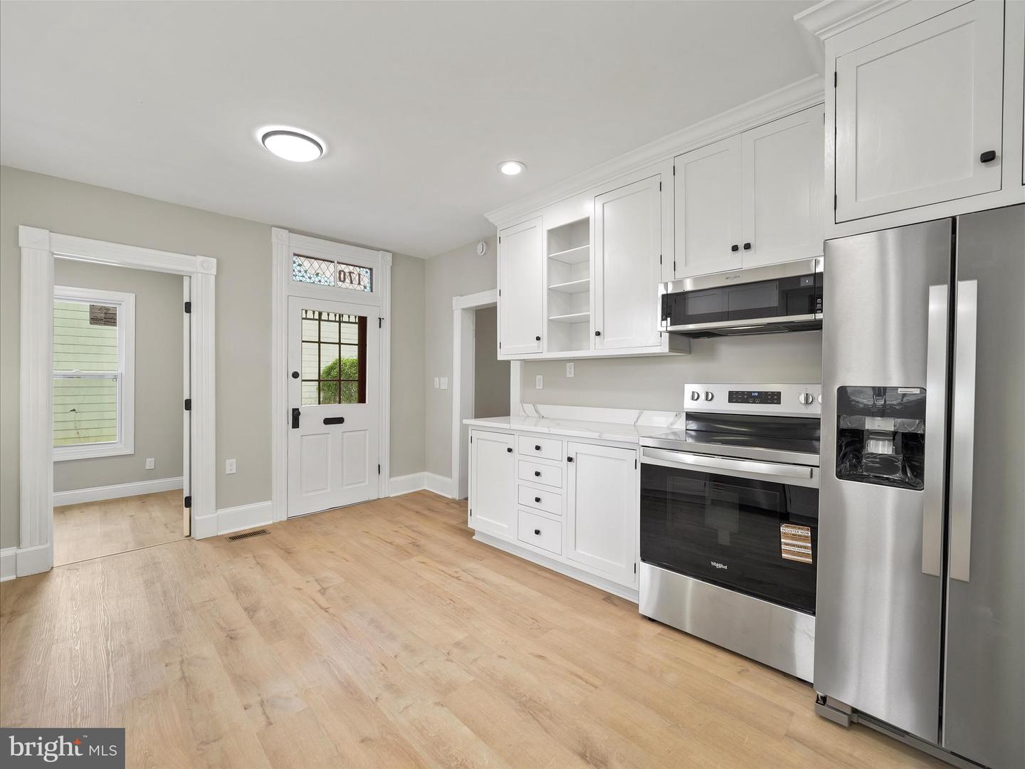 172 W Main St