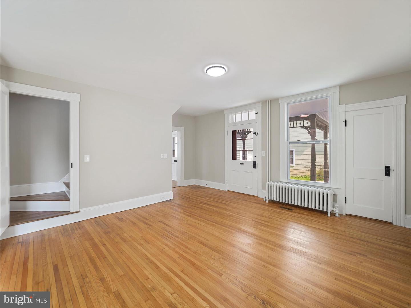 172 W Main St