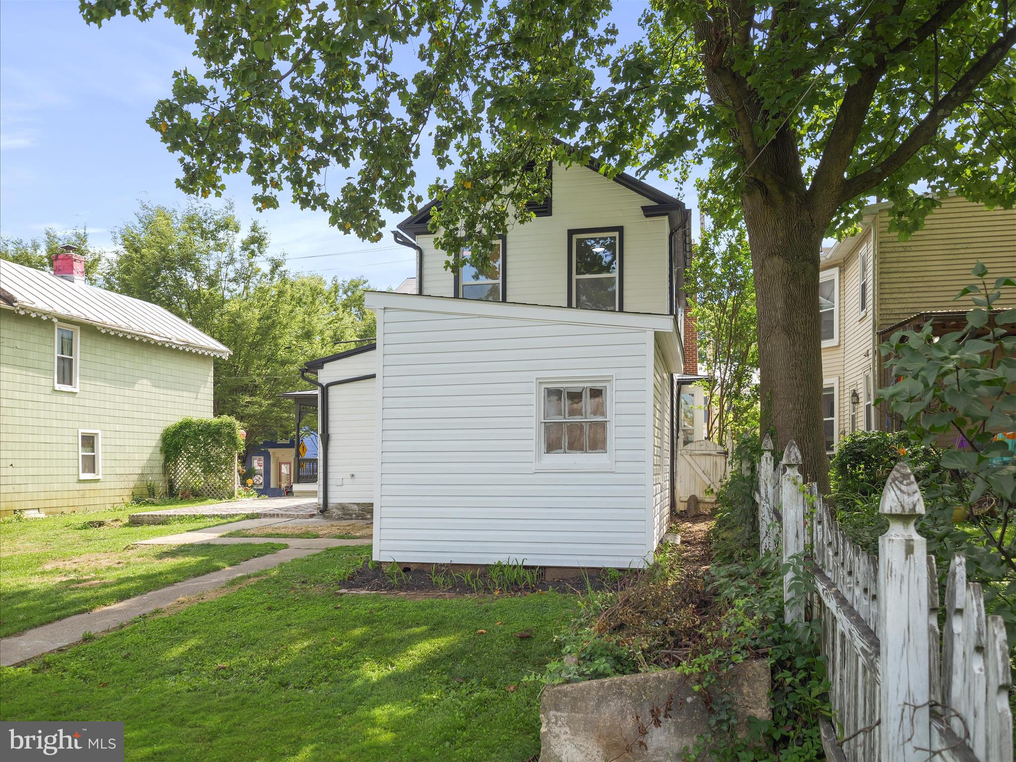172 W Main St