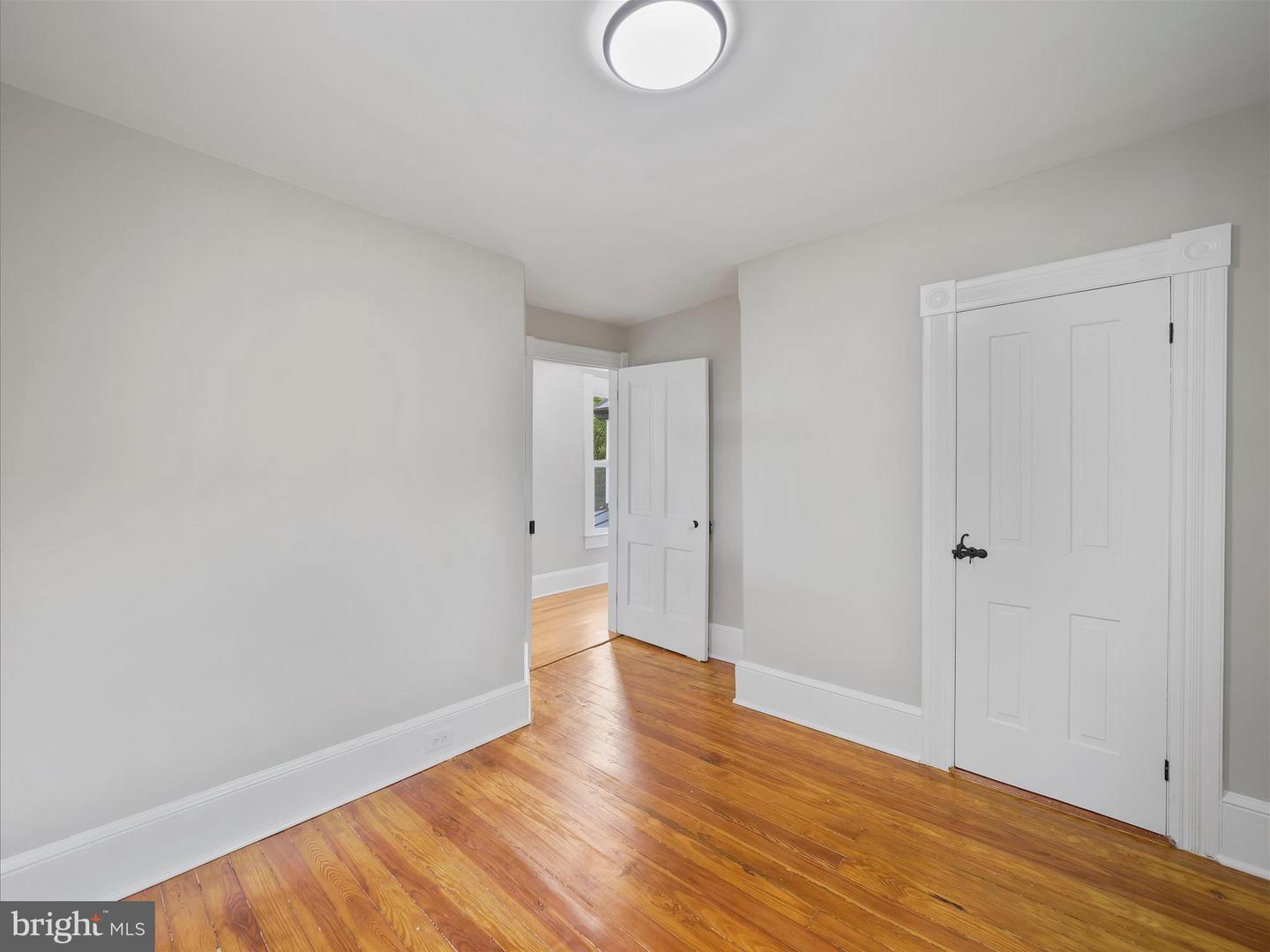 172 W Main St