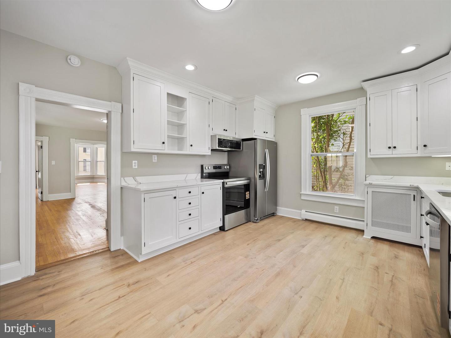 172 W Main St