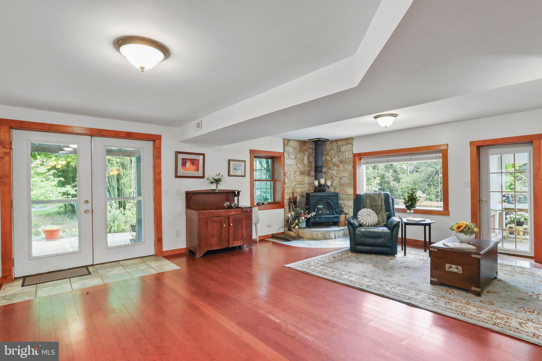 62 Vanderveer Ln