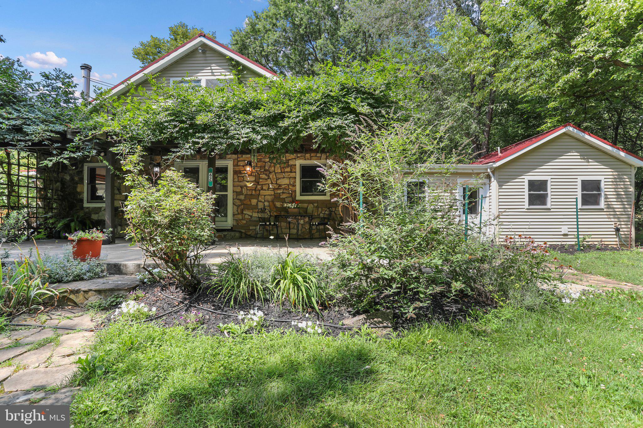 62 Vanderveer Ln