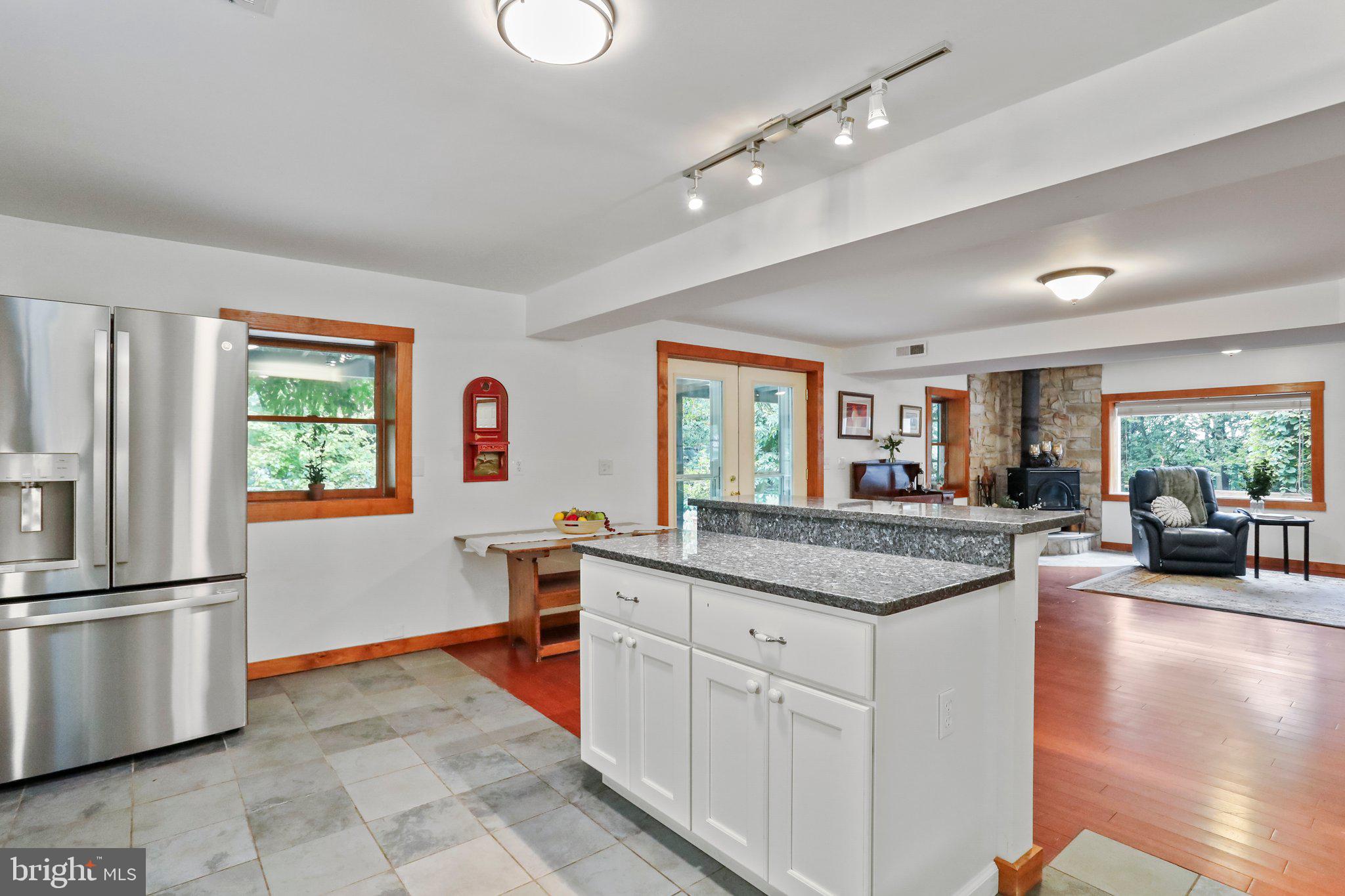 62 Vanderveer Ln