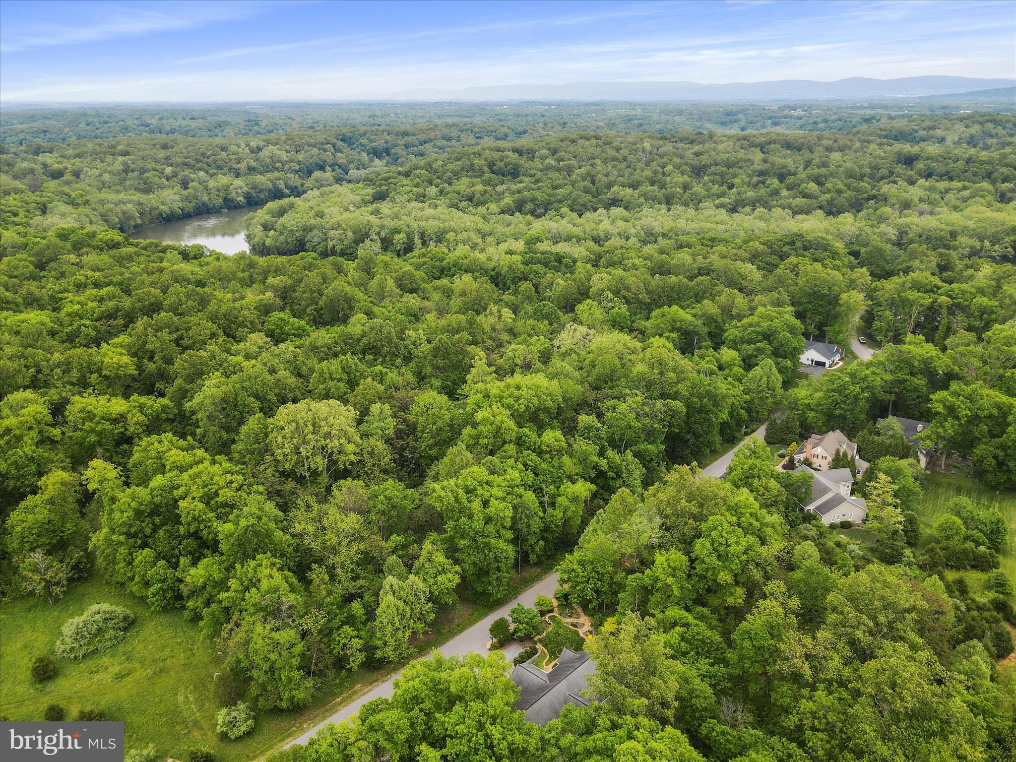 60 Reachcliff Dr