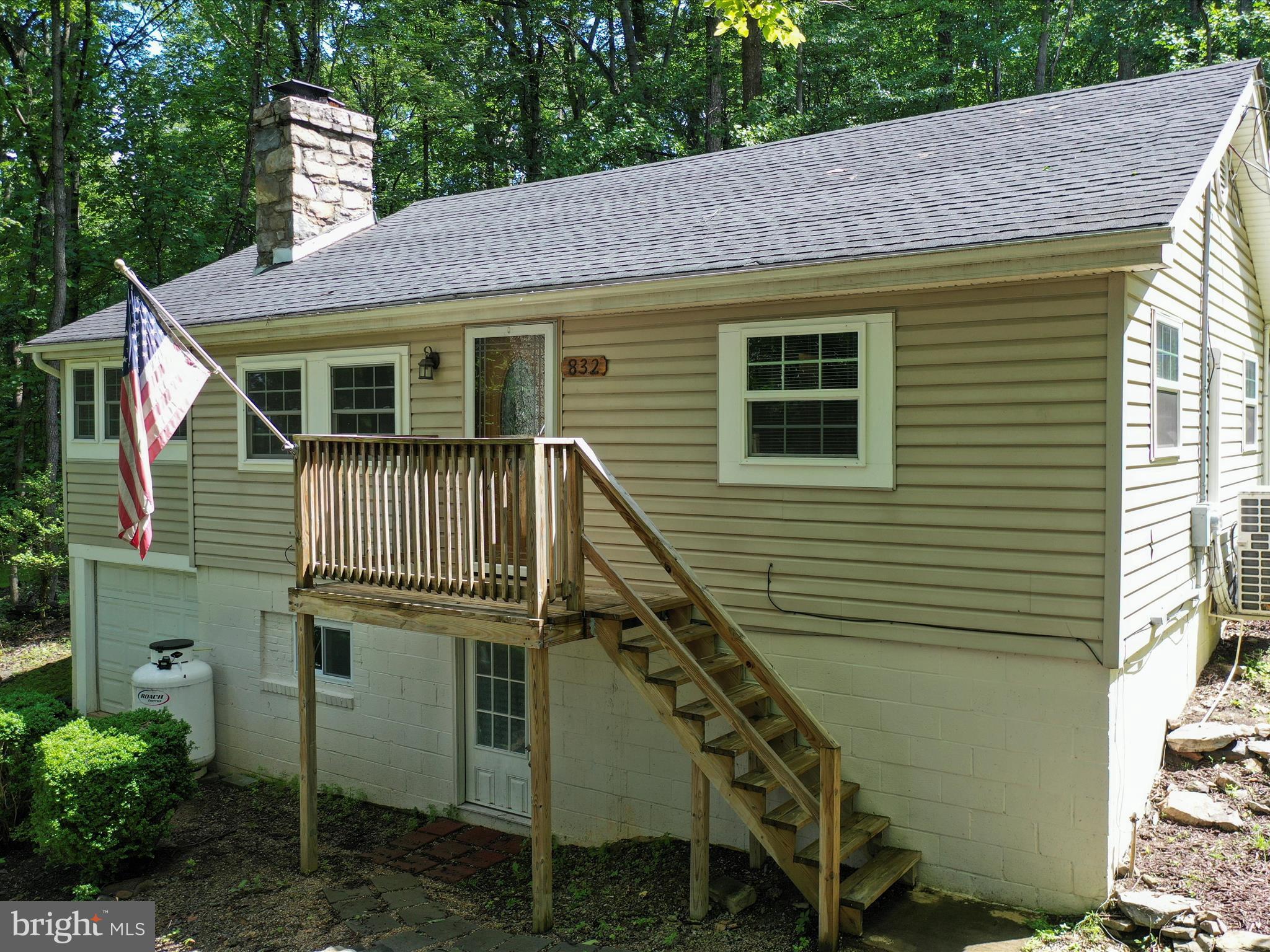 832 SHENANDOAH RIVER DRIVE