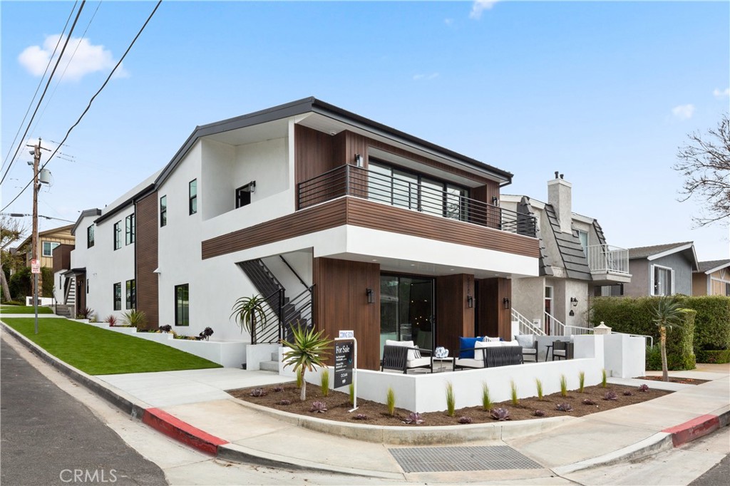 520 Iris Avenue