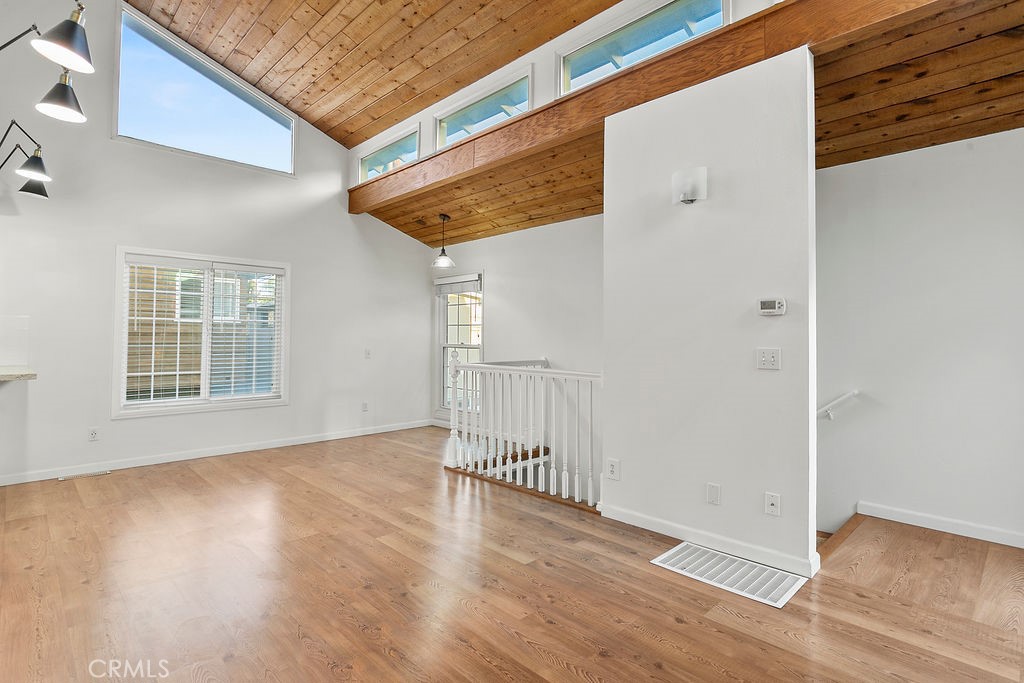 606 Narcissus Avenue B