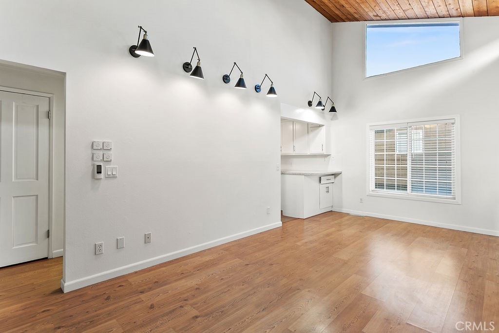 606 Narcissus Avenue B