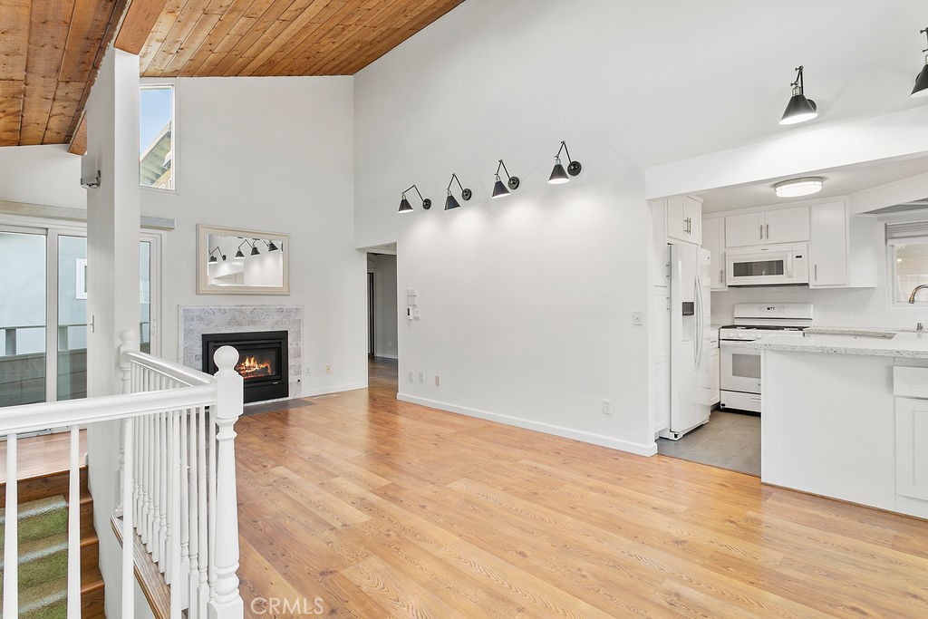 606 Narcissus Avenue B