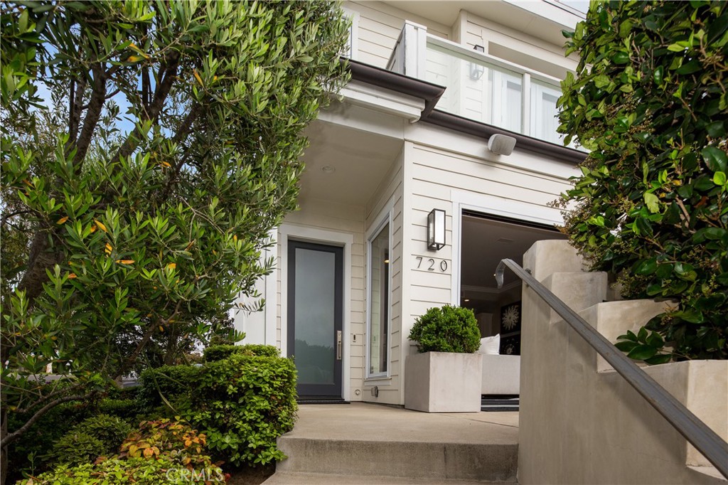 720 Poinsettia Ave