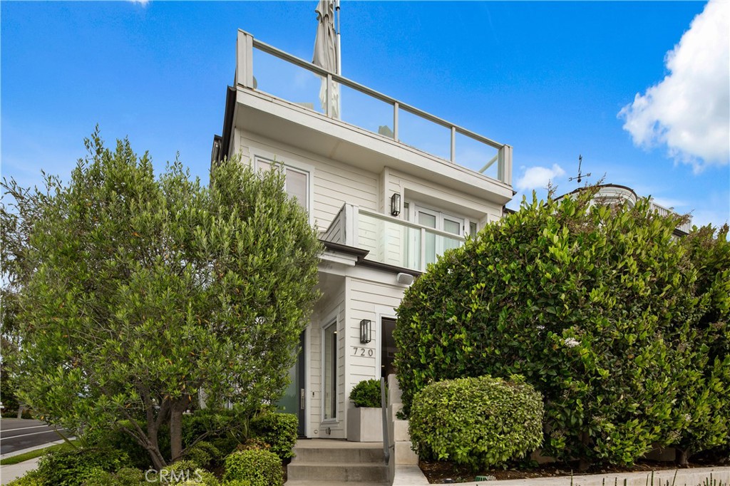 720 Poinsettia Ave