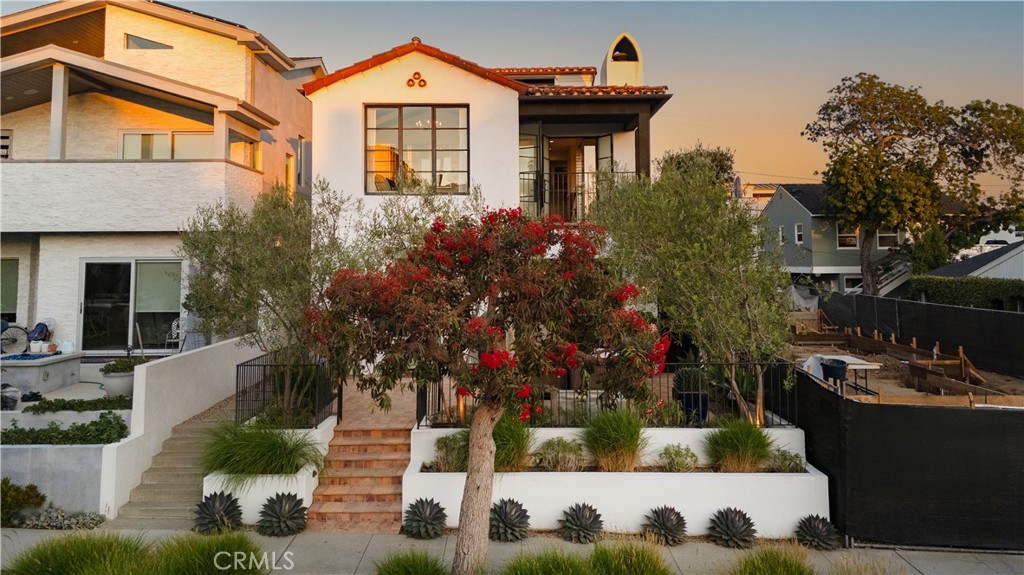 616 Narcissus Avenue