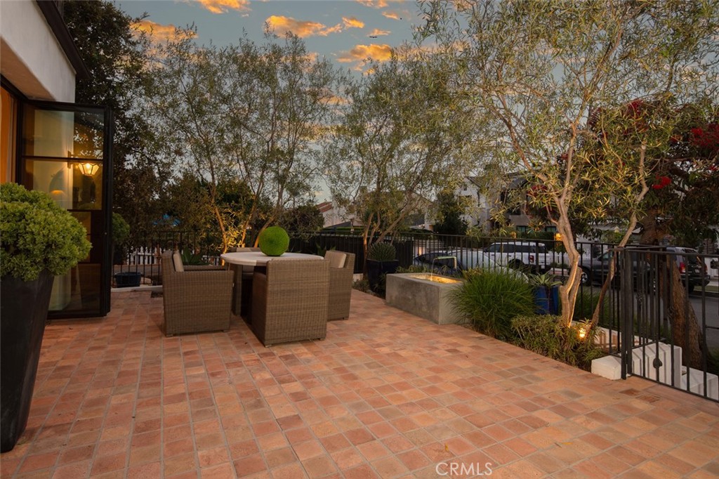 616 Narcissus Avenue