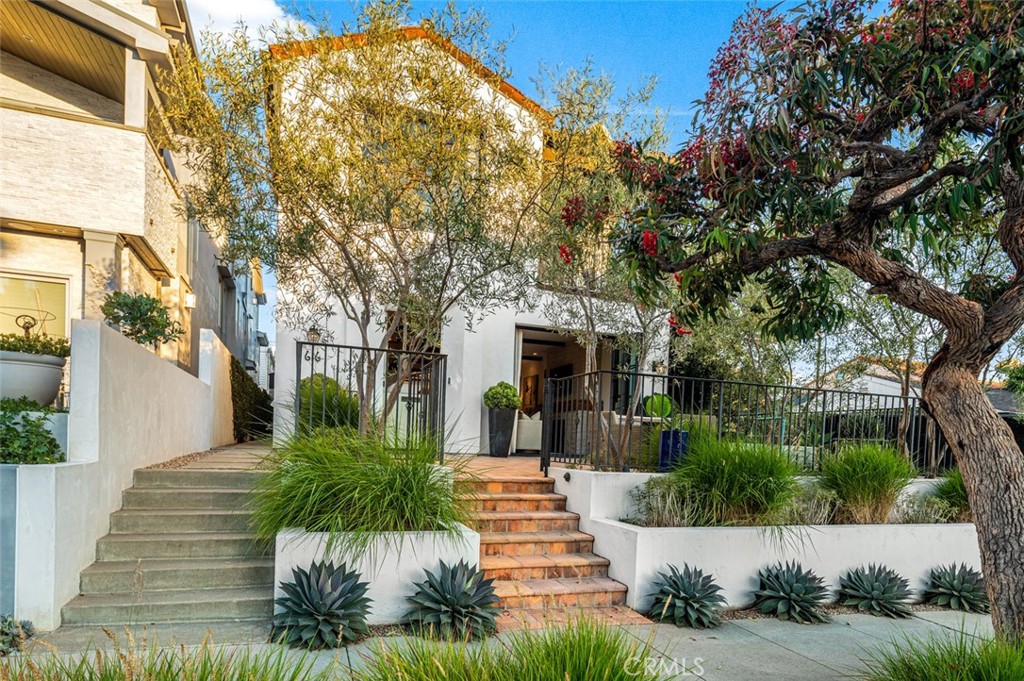 616 Narcissus Avenue