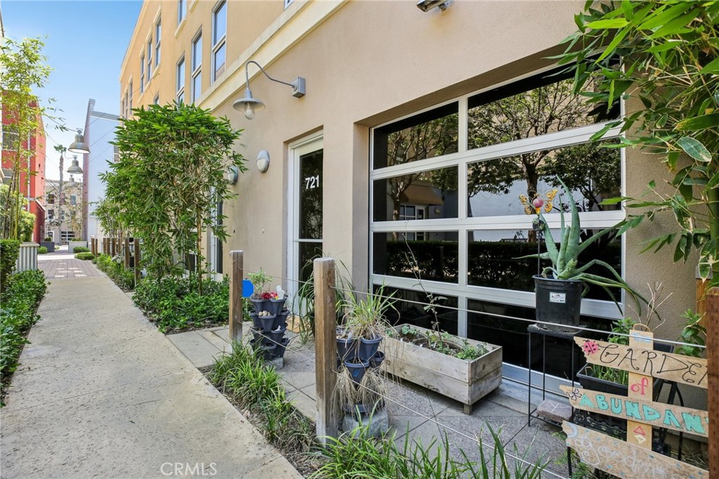 721 N Poinsettia Street