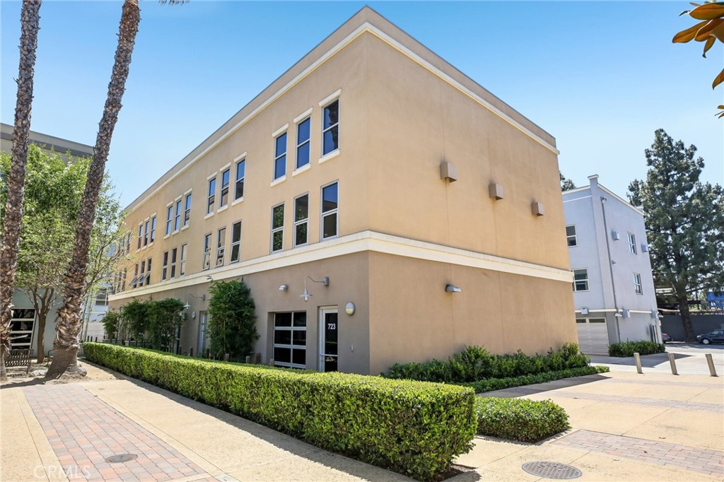 721 N Poinsettia Street