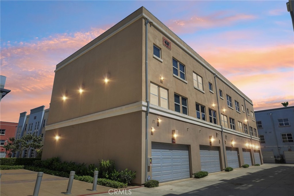 721 N Poinsettia Street