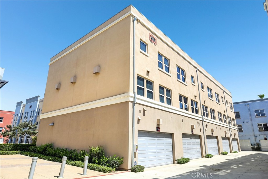 721 N Poinsettia Street