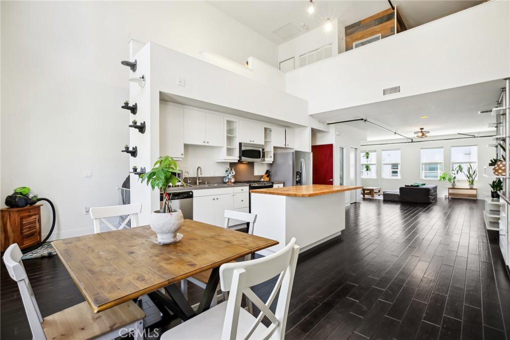 721 N Poinsettia Street