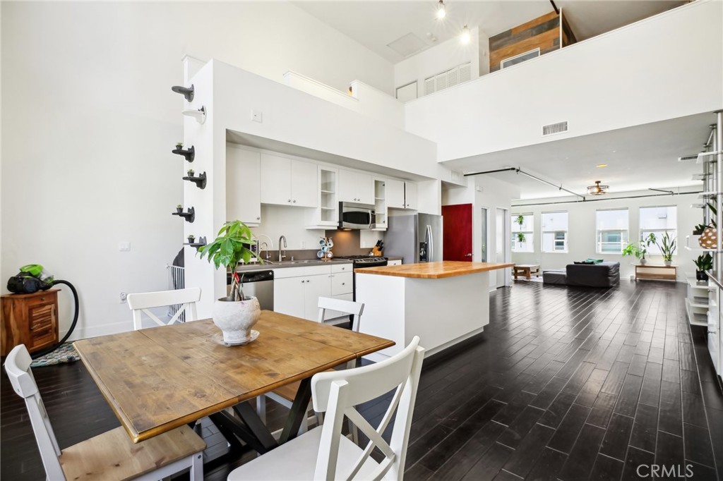 721 N Poinsettia Street