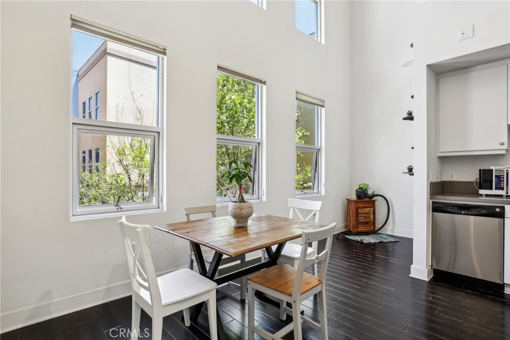 721 N Poinsettia Street