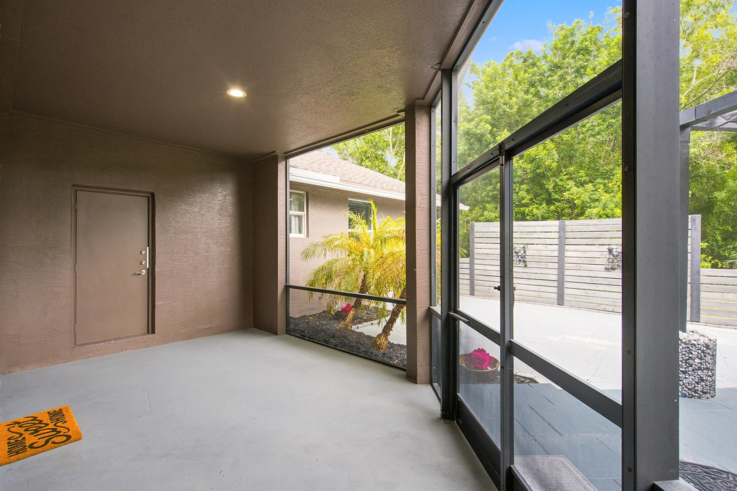 9176 190th Street N
