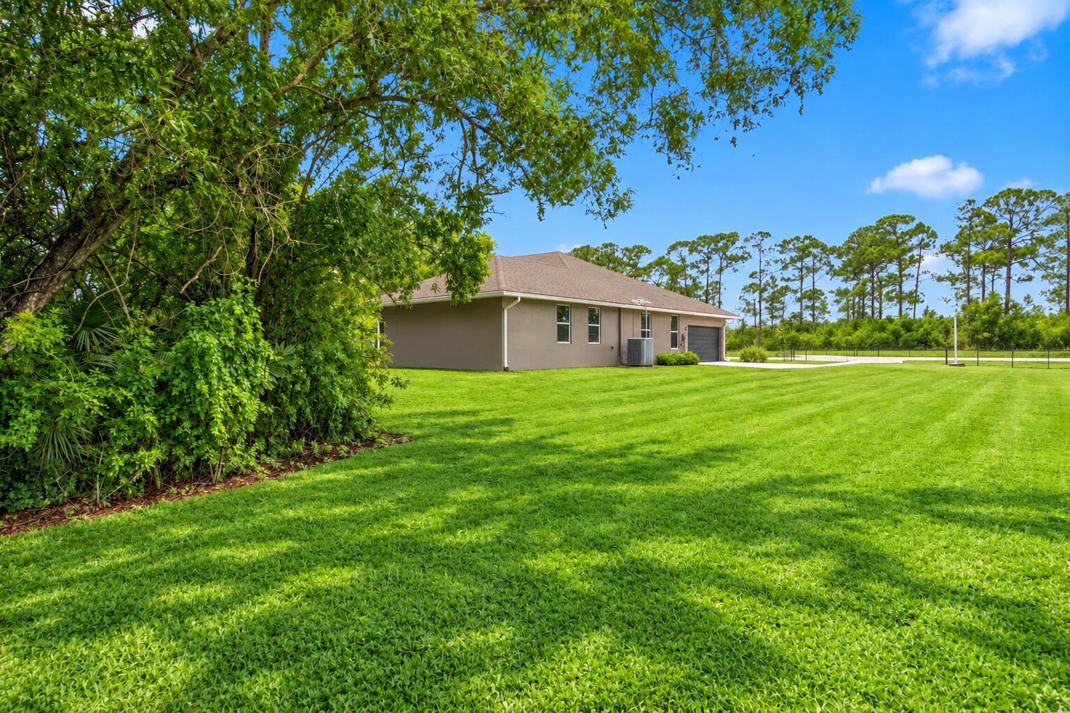 9176 190th Street N