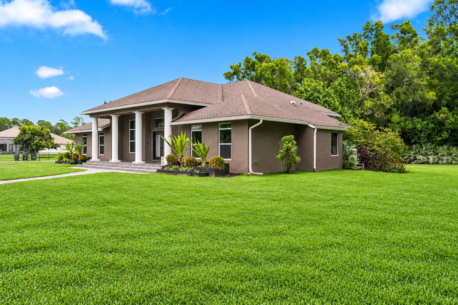 9176 190th Street N