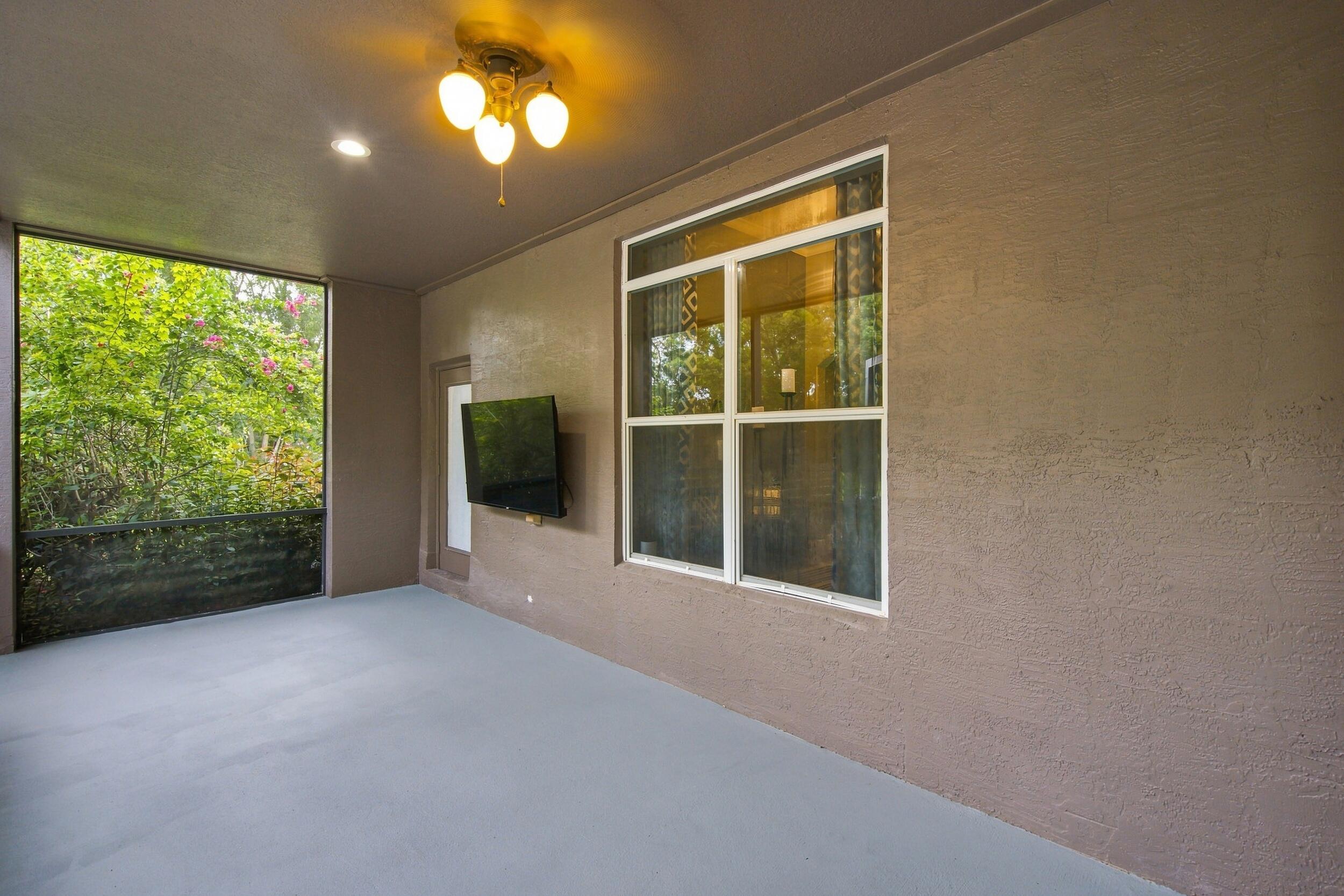 9176 190th Street N