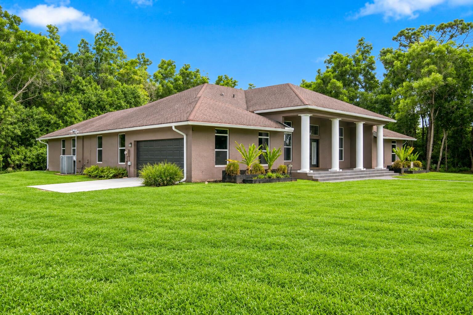 9176 190th Street N