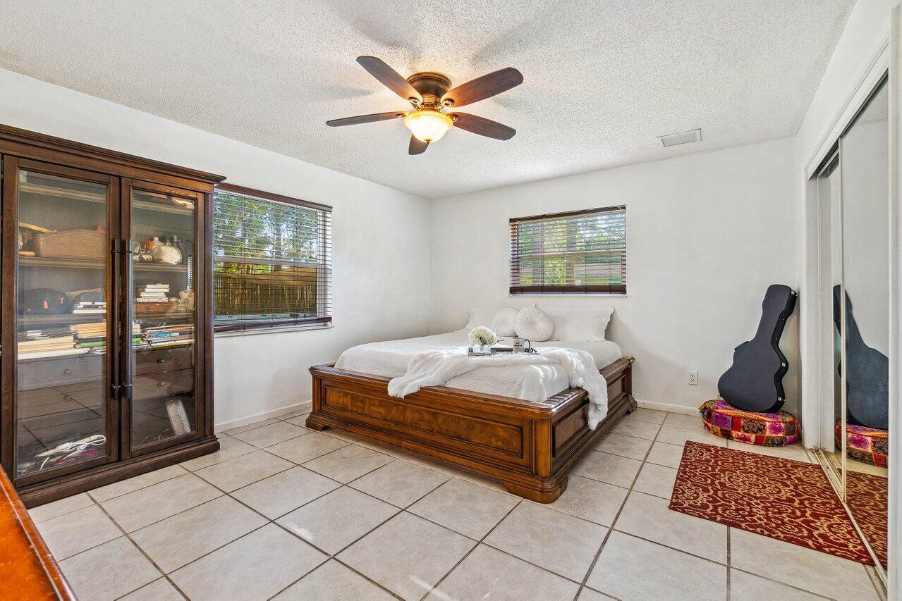 11715 52nd Road N