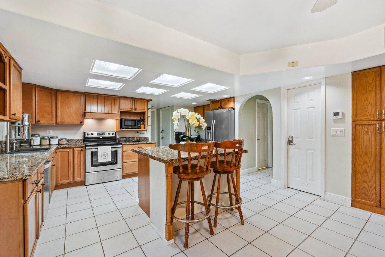 11715 52nd Road N
