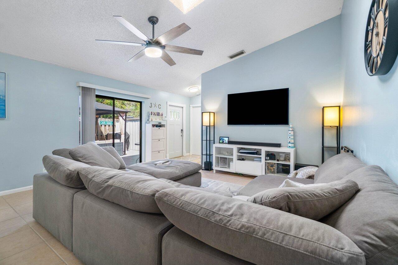 1106 Hyacinth Place