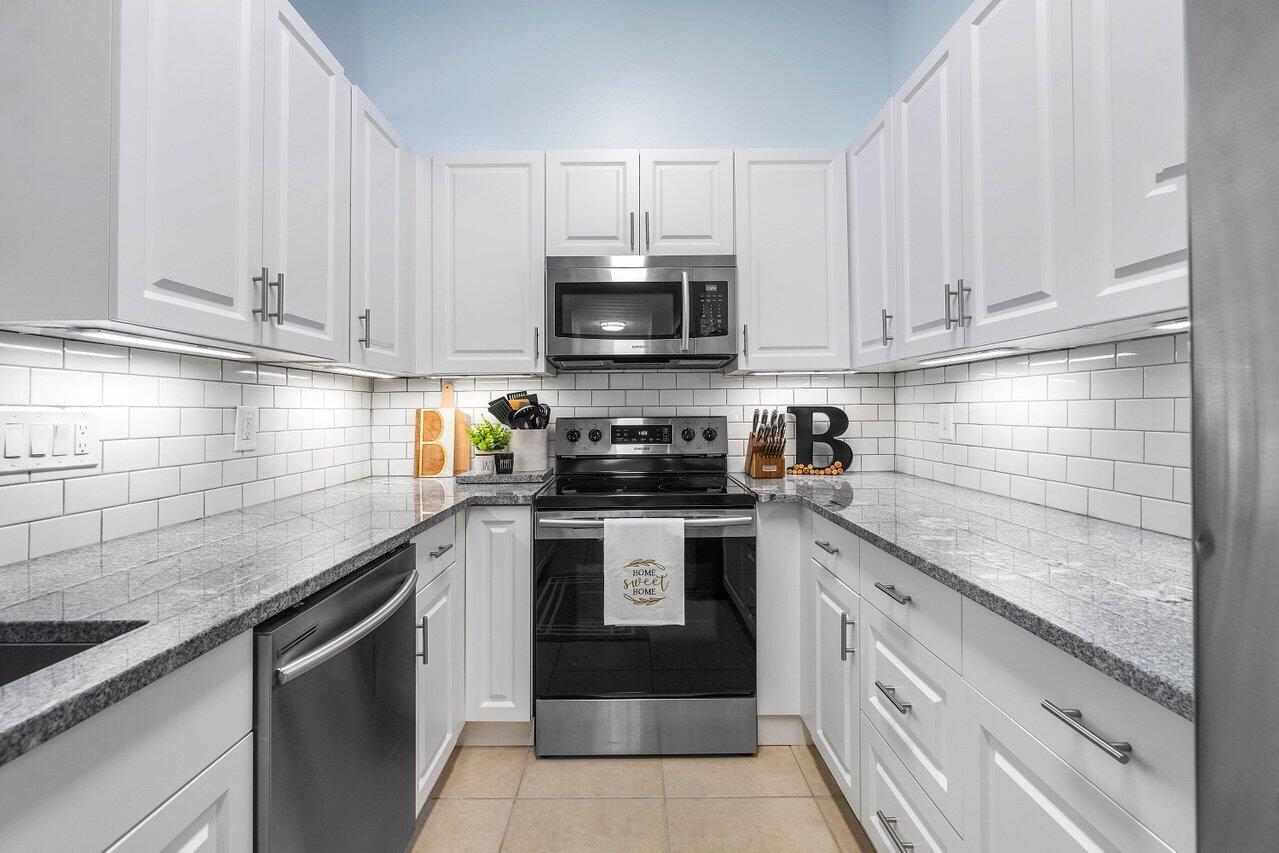 1106 Hyacinth Place