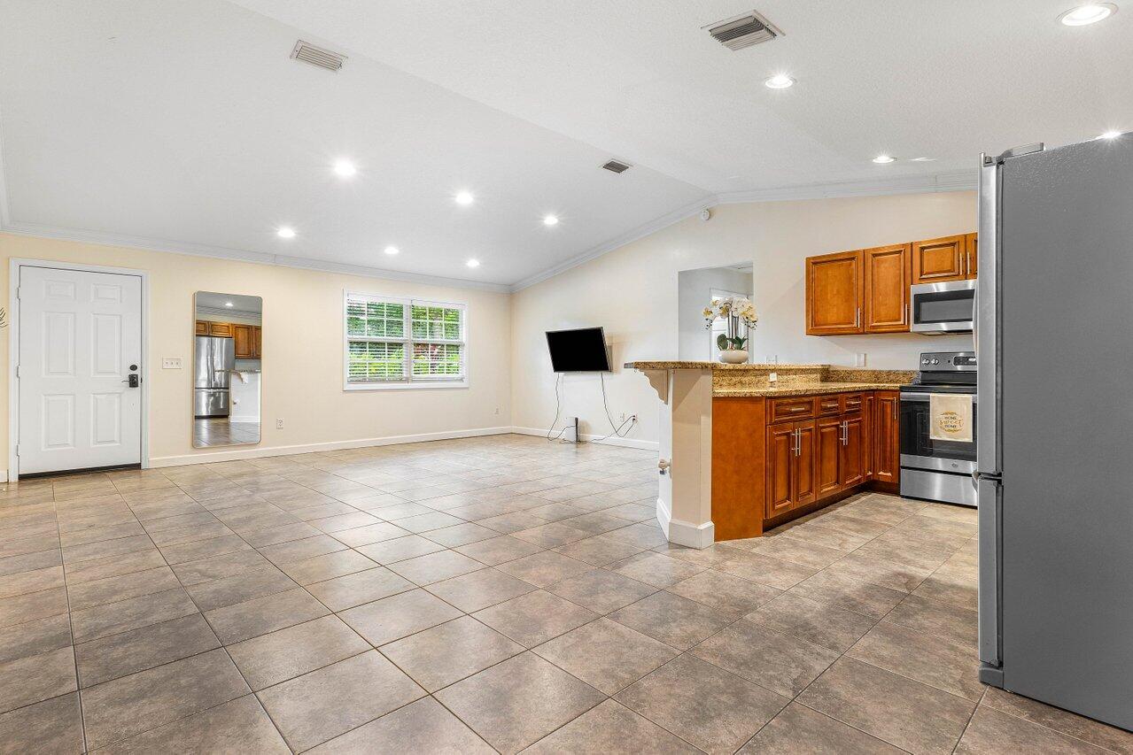 15247 94th Street N