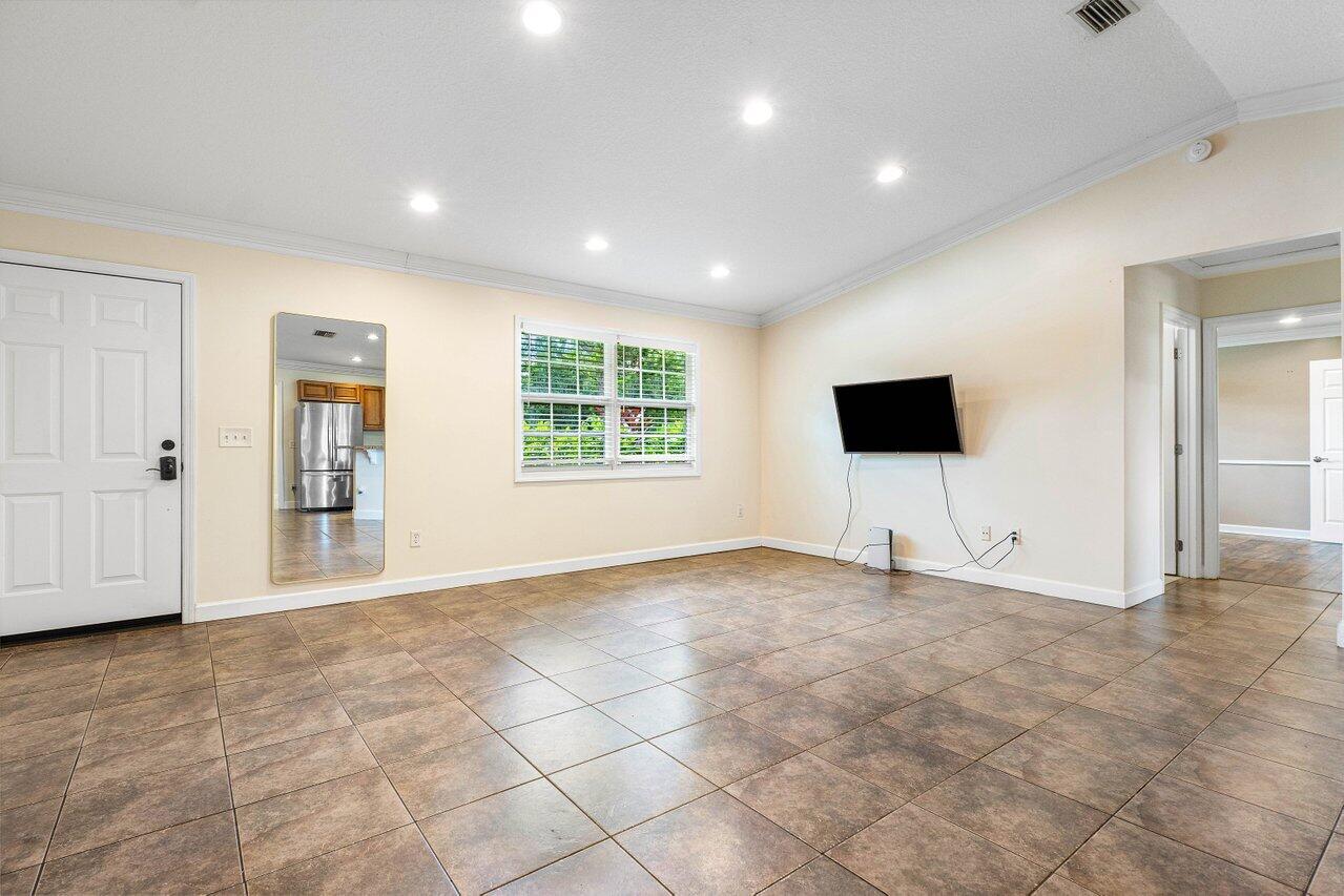 15247 94th Street N